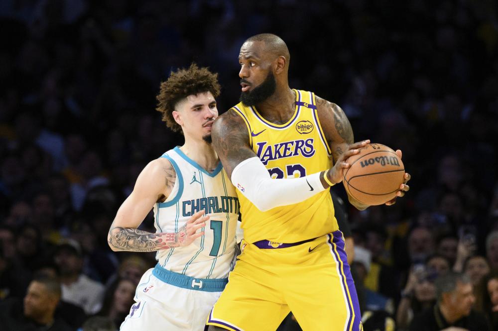 她与丈夫相 她与丈夫相